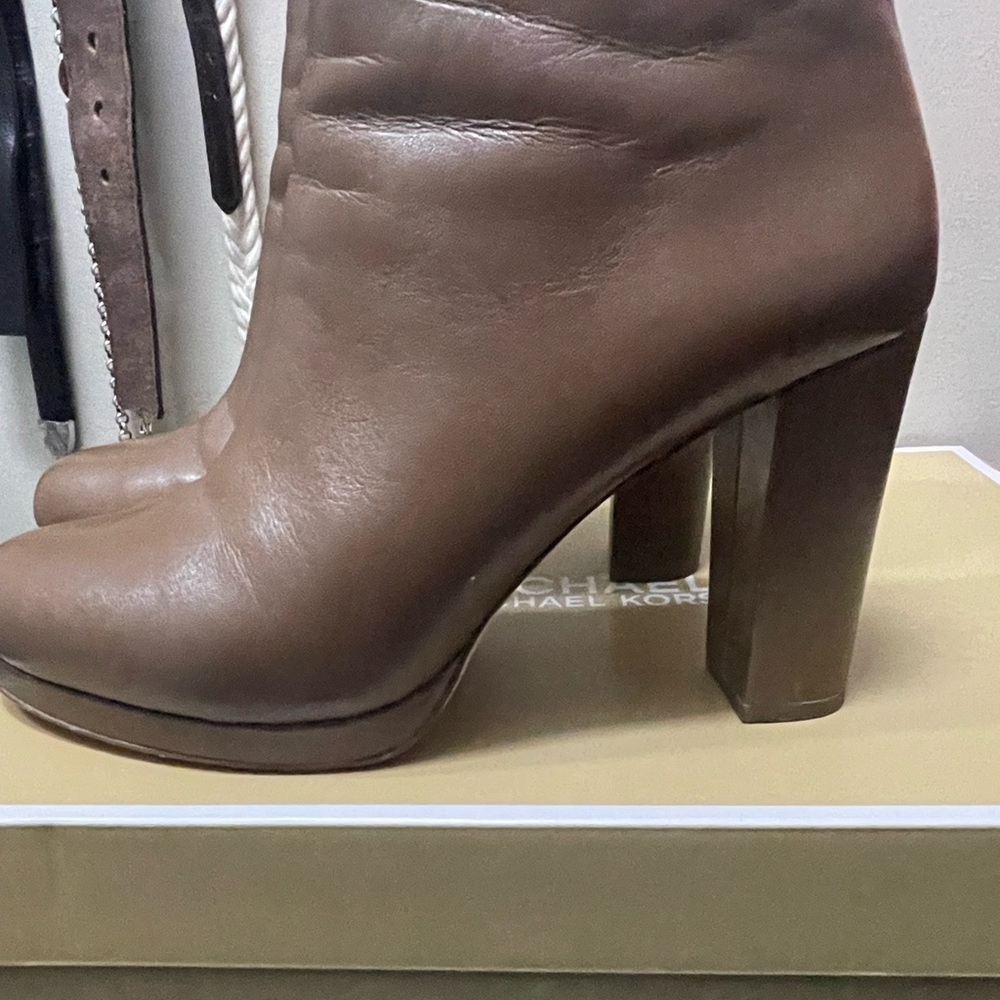 Boots size 8 1/2
